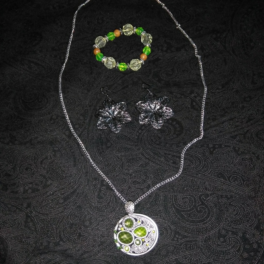 Vintage Charm Pendant Necklace Set